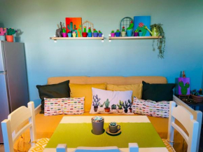 Colorful,newly renovated artistic apartment in the port of Gavrio